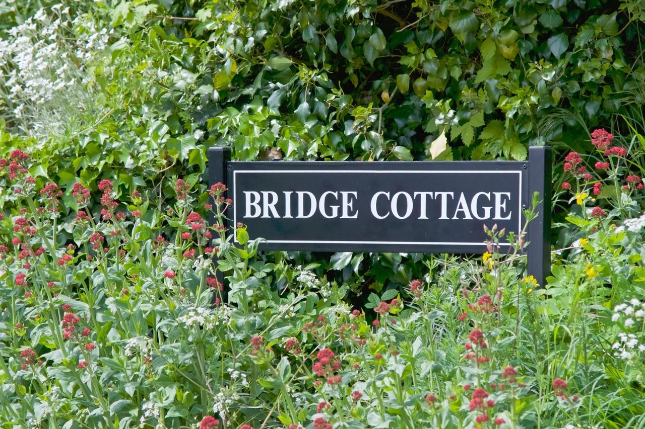 Bridge Cottage Bed And Breakfast Пітерборо Екстер'єр фото